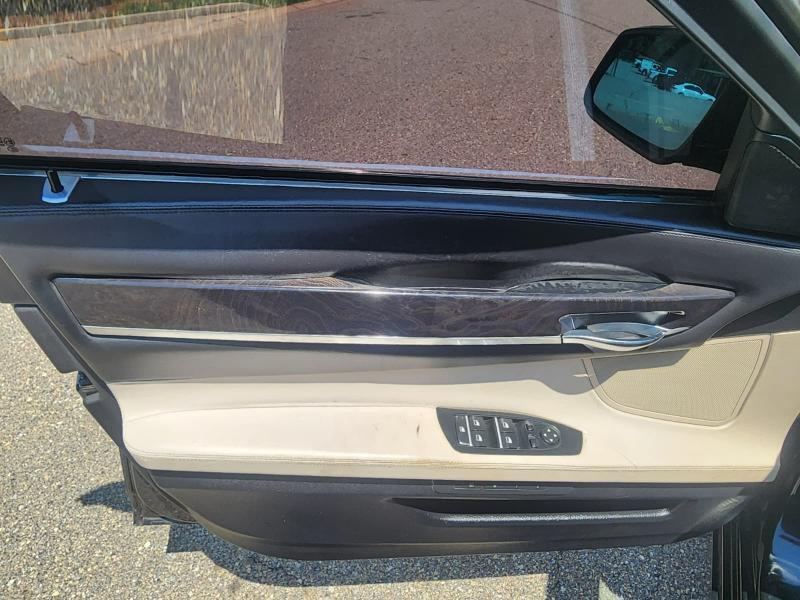 BMW 7-Series 750i xDrive 2011