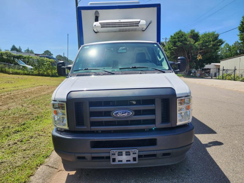 Ford Econoline E-350 Super Duty 2023
