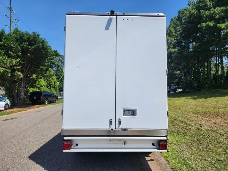 Ford Econoline E-350 Super Duty 2023