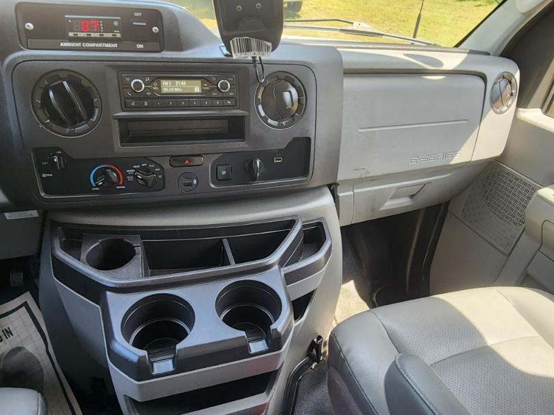 Ford Econoline E-350 Super Duty 2023
