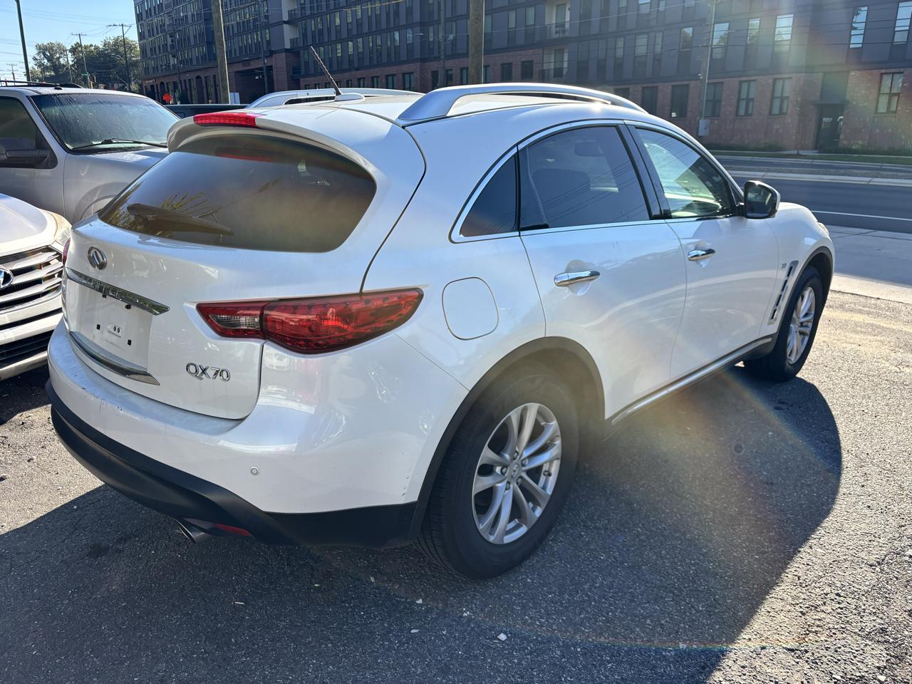 Infiniti QX70 Base AWD 2017