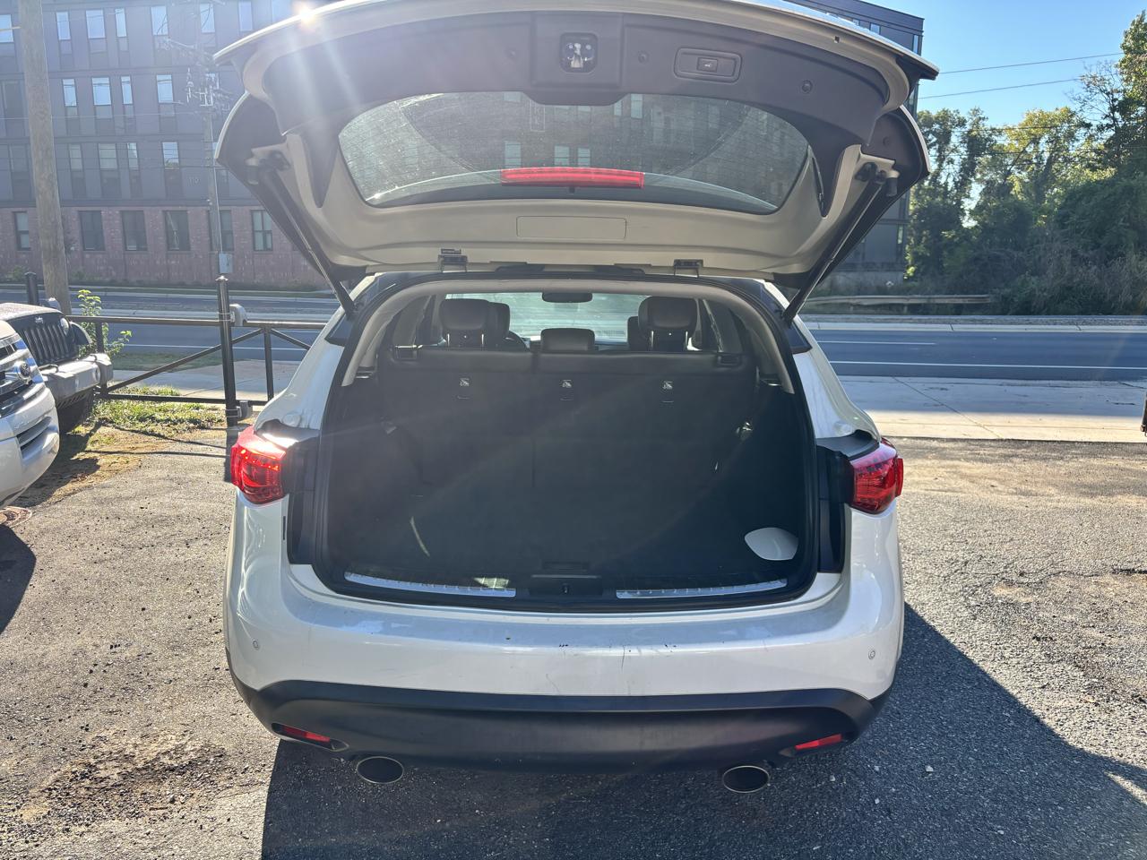 Infiniti QX70 Base AWD 2017