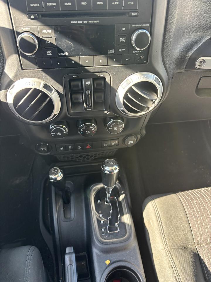 Jeep Wrangler Unlimited Sahara 4WD 2012