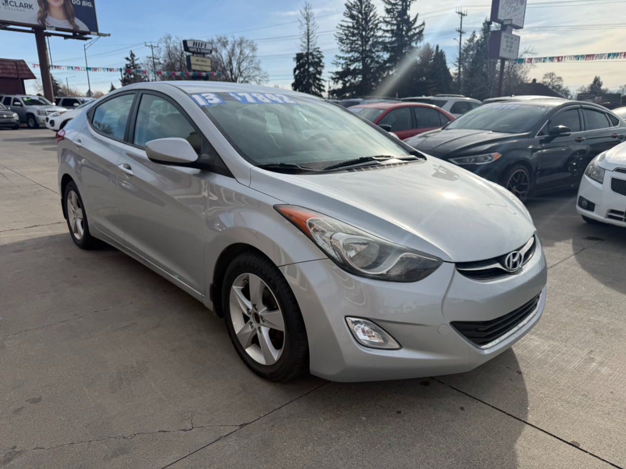 Hyundai Elantra  2013