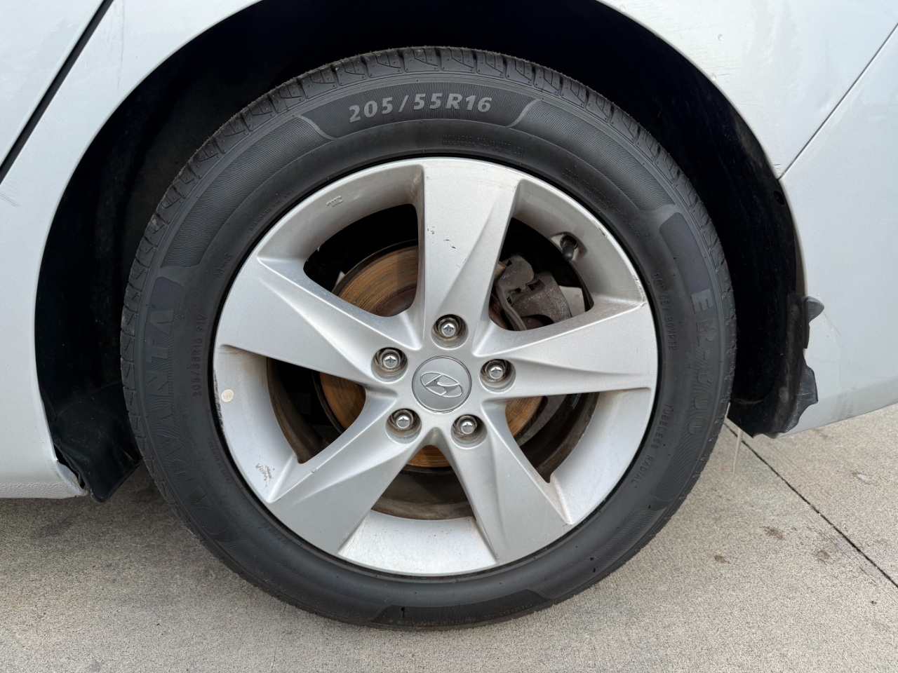 Hyundai Elantra  2013