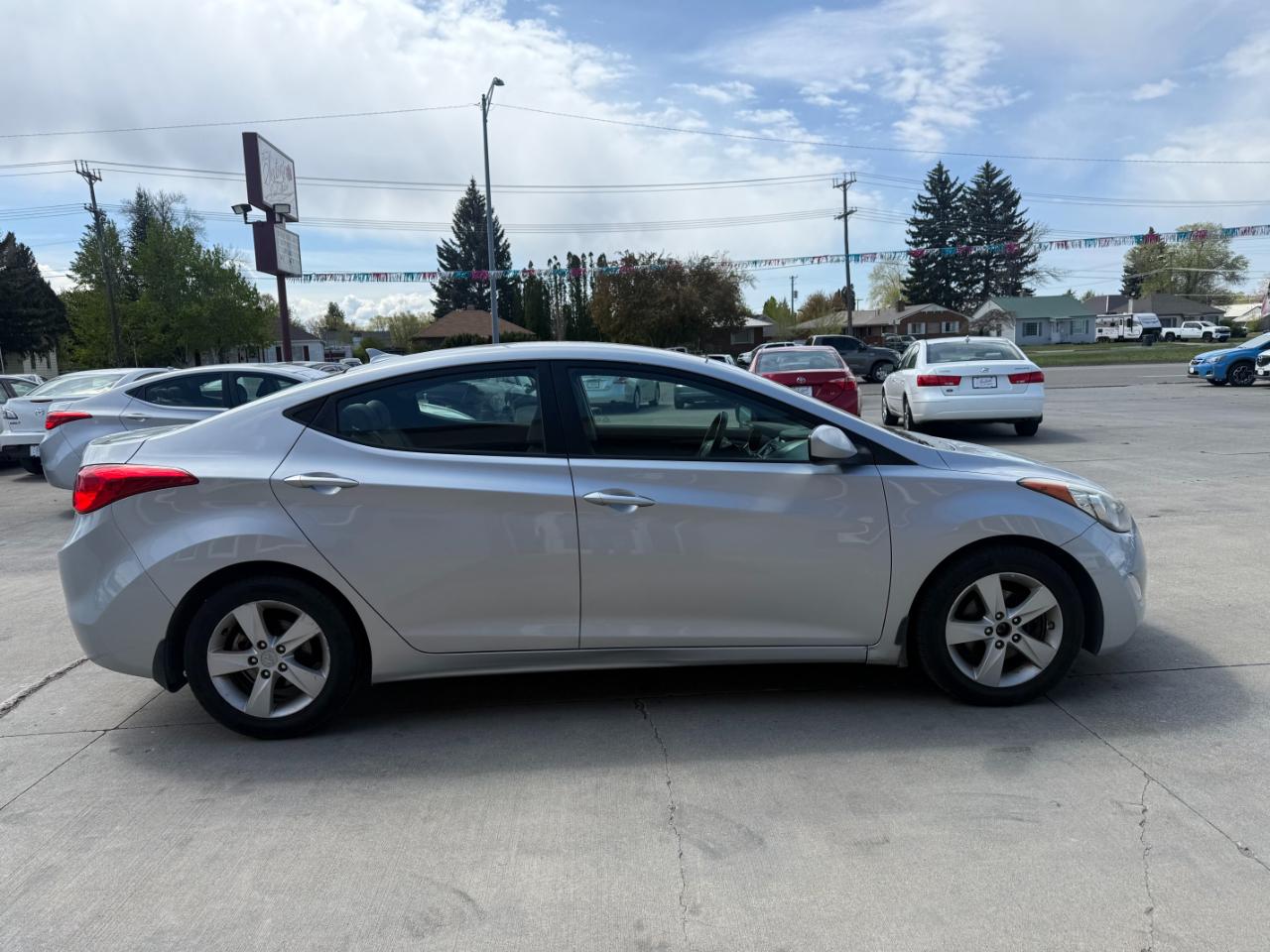 Hyundai Elantra  2013