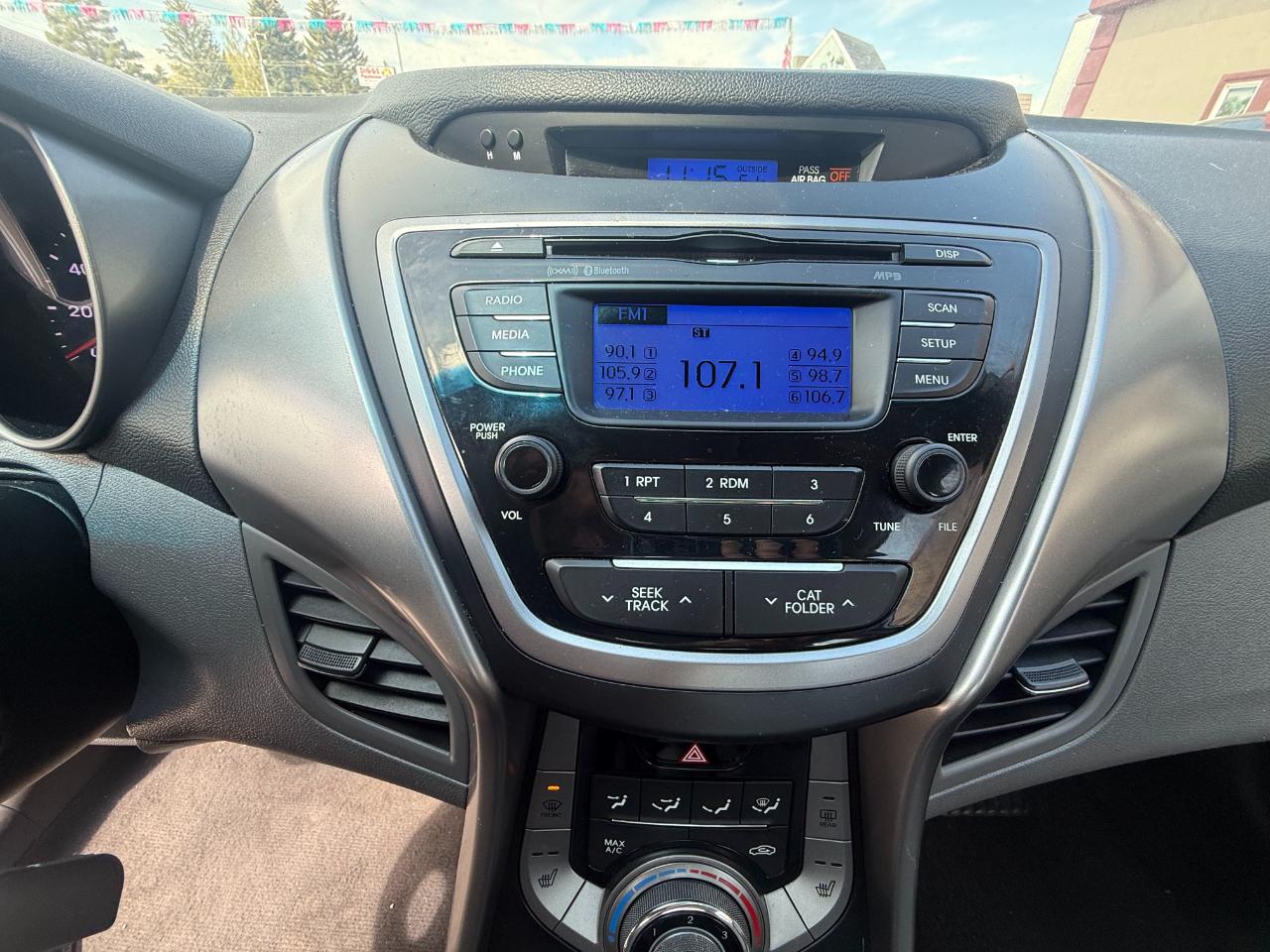 Hyundai Elantra  2013