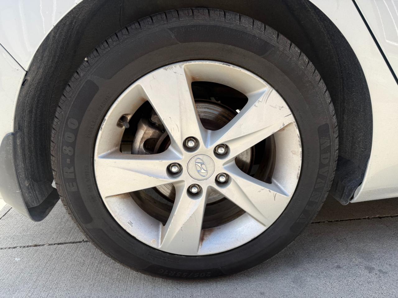 Hyundai Elantra  2013