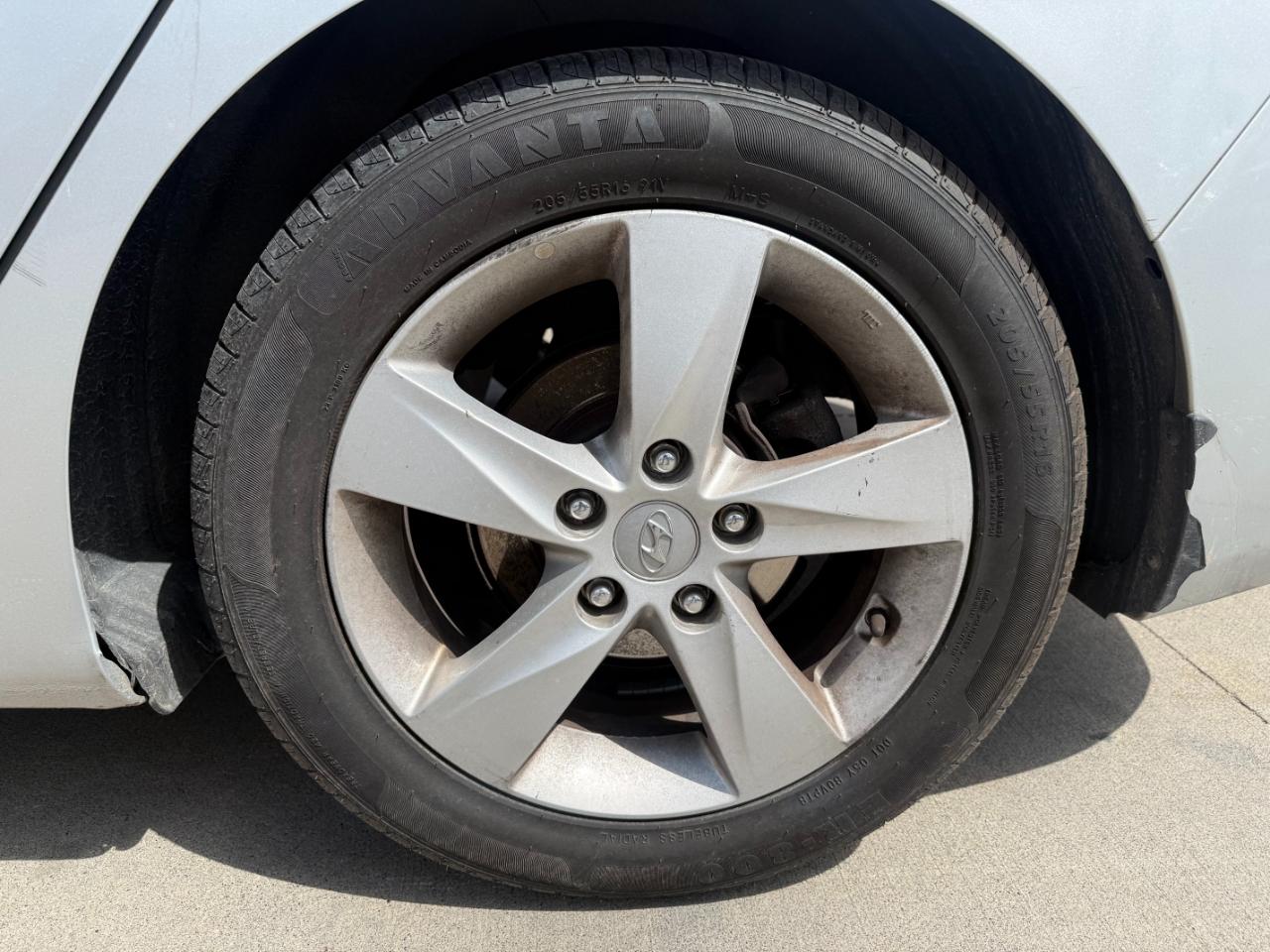 Hyundai Elantra  2013