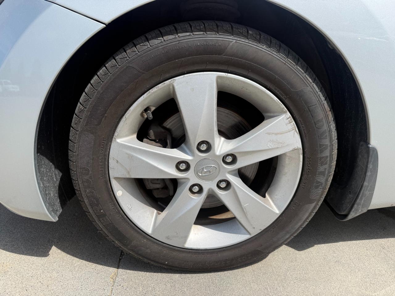 Hyundai Elantra  2013