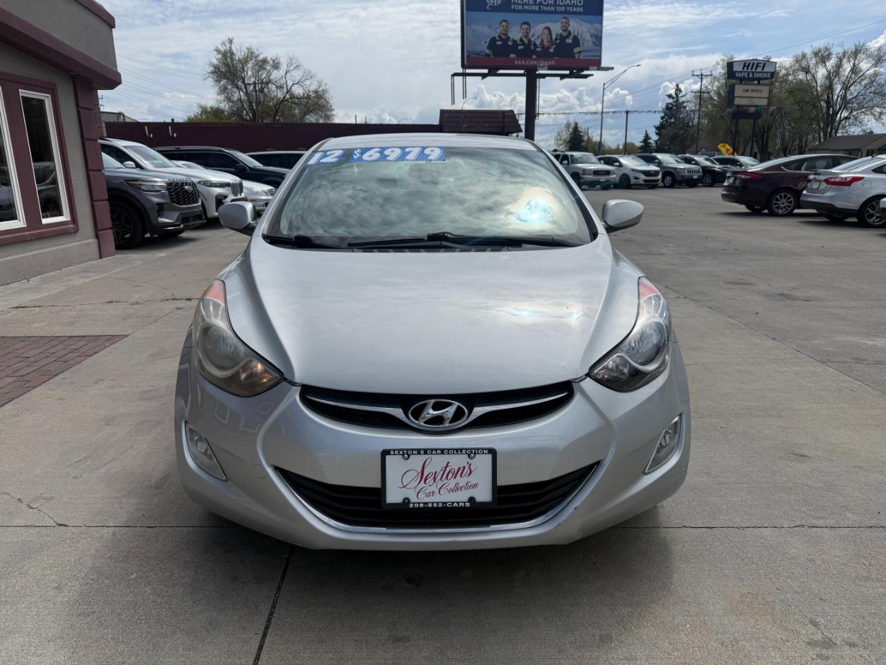 Hyundai Elantra  2012
