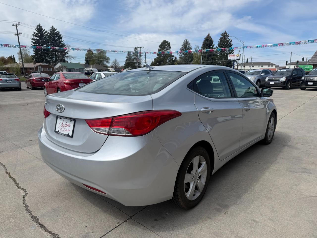 Hyundai Elantra  2012