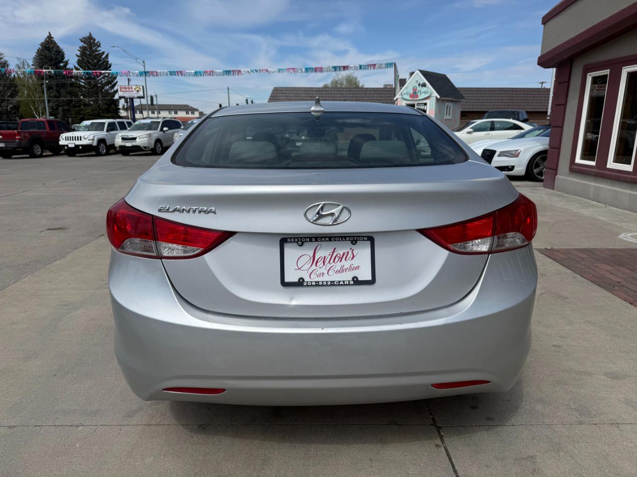 Hyundai Elantra  2012