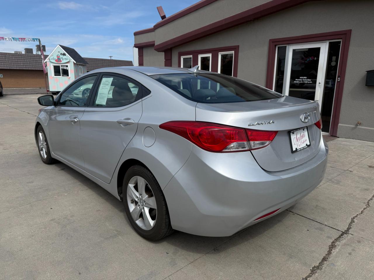 Hyundai Elantra  2012
