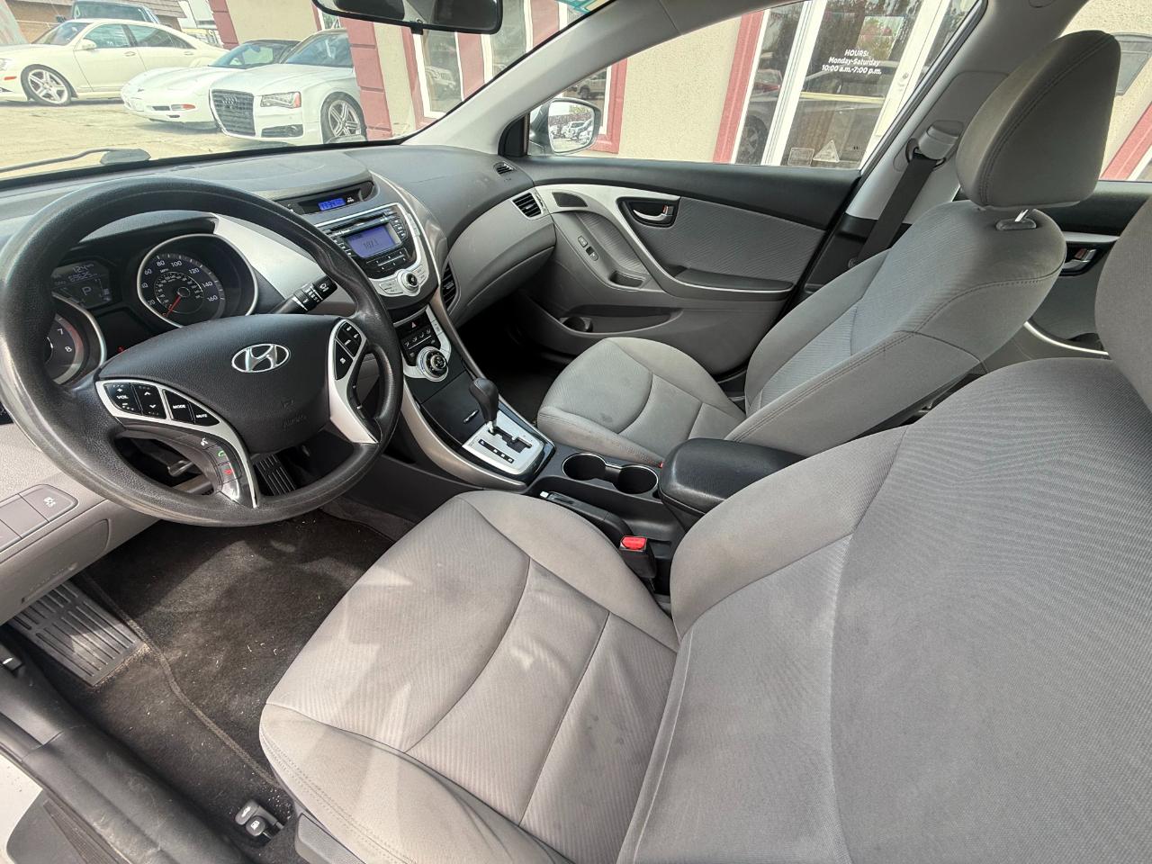 Hyundai Elantra  2012