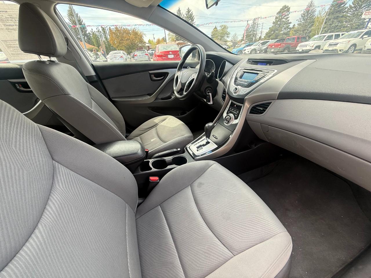 Hyundai Elantra  2012