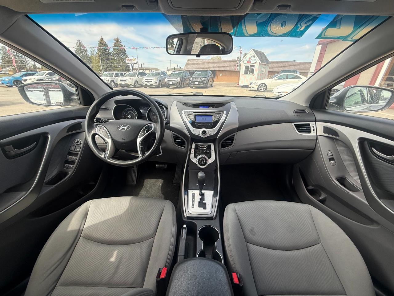 Hyundai Elantra  2012