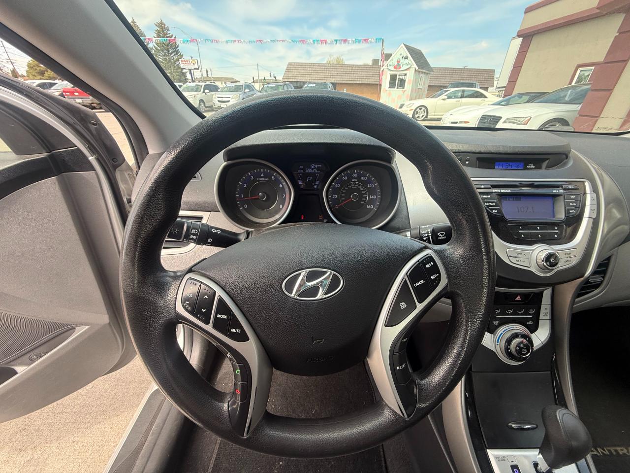 Hyundai Elantra  2012