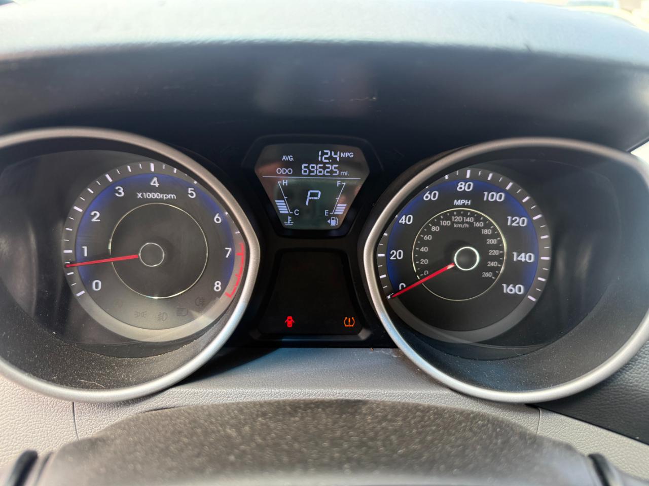 Hyundai Elantra  2012
