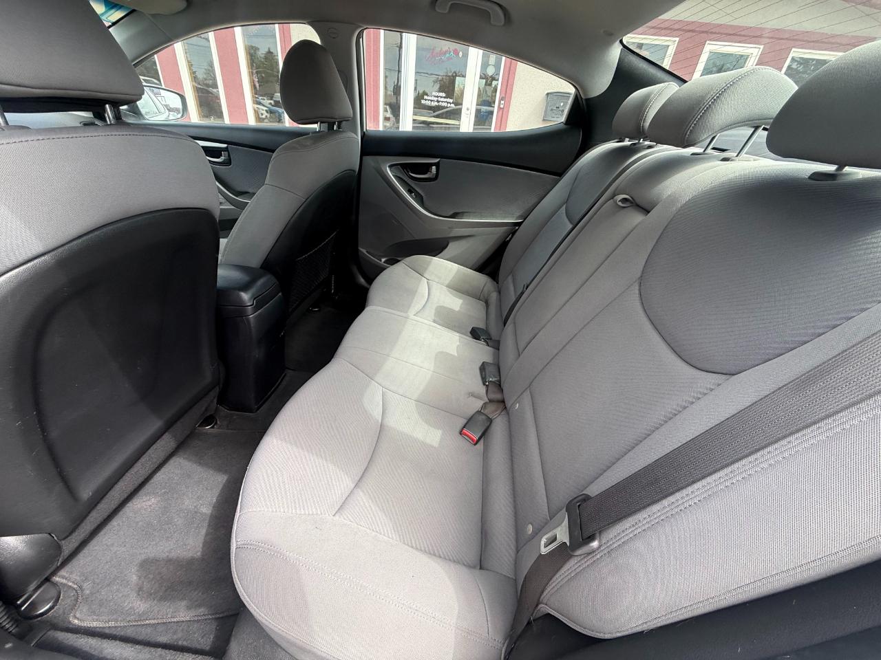 Hyundai Elantra  2012
