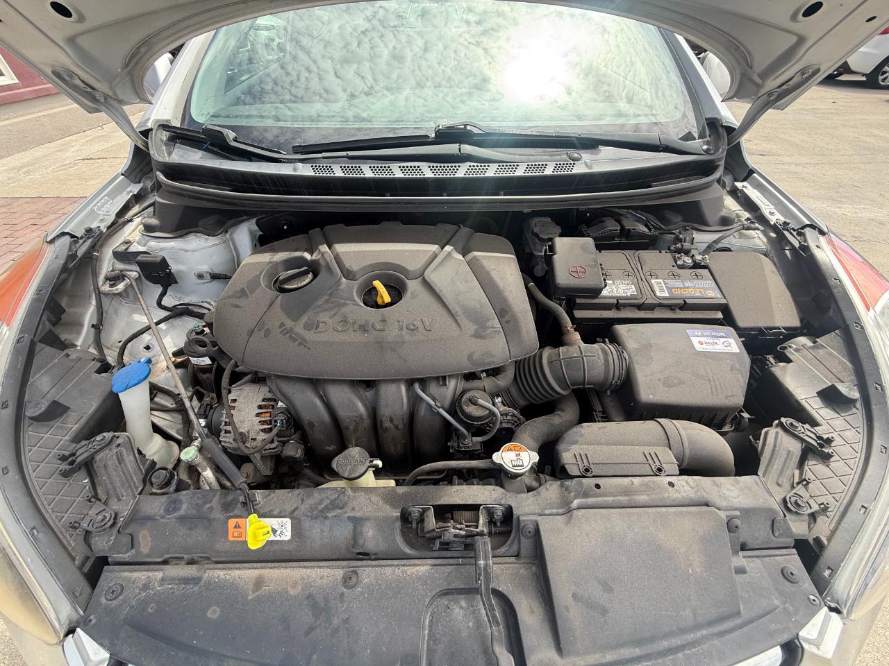 Hyundai Elantra  2012