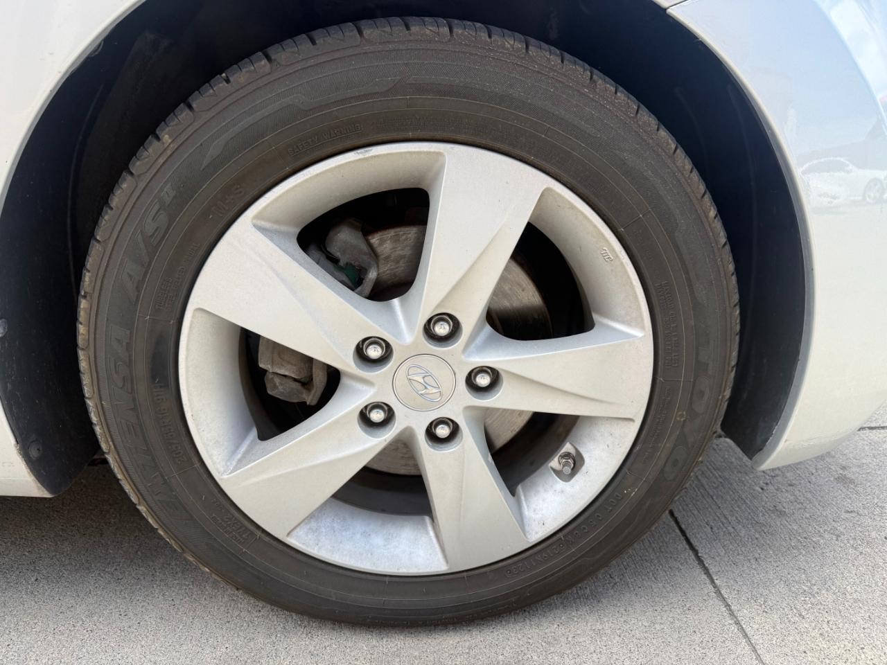 Hyundai Elantra  2012