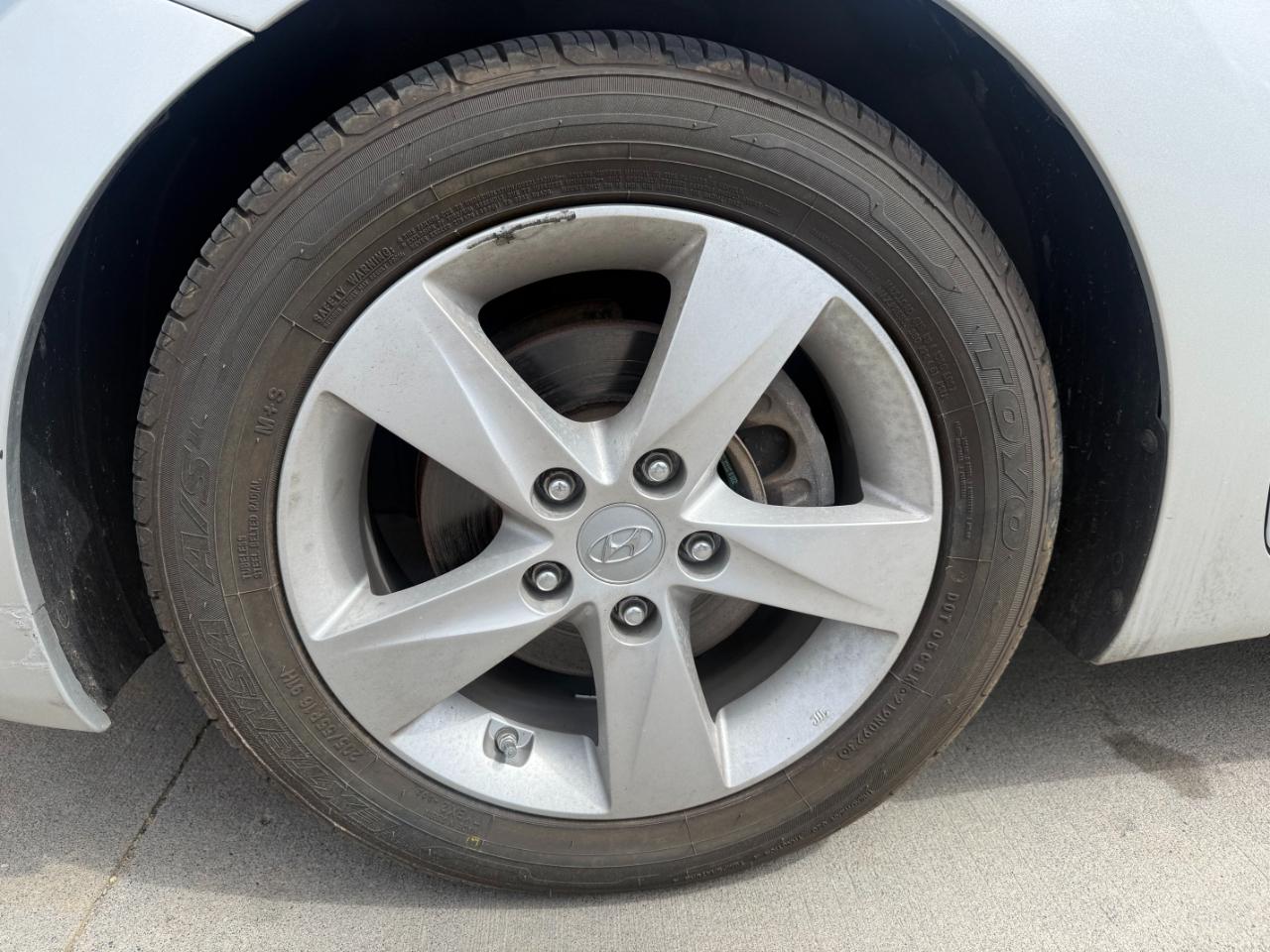 Hyundai Elantra  2012