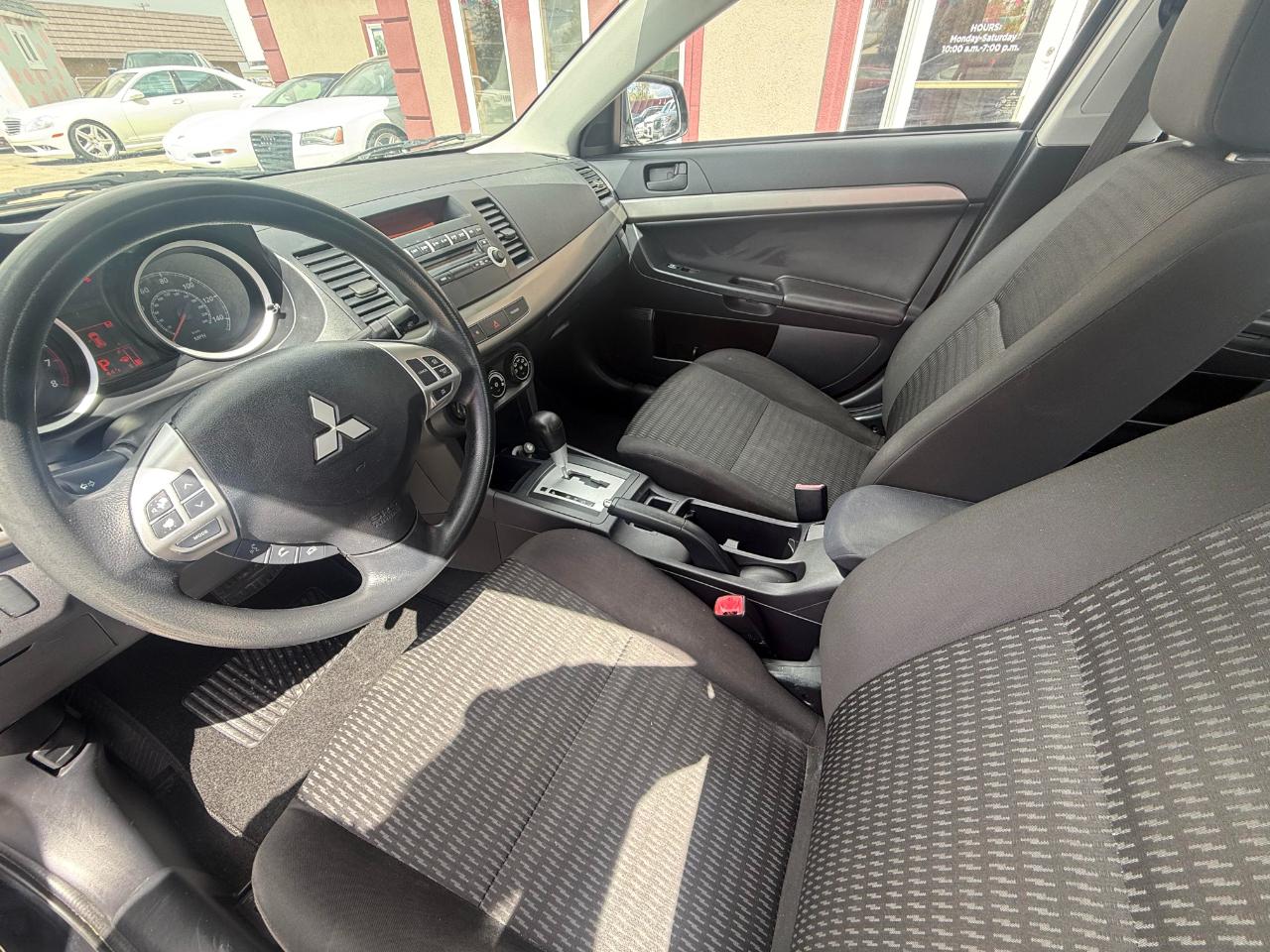 Mitsubishi Lancer ES 2013