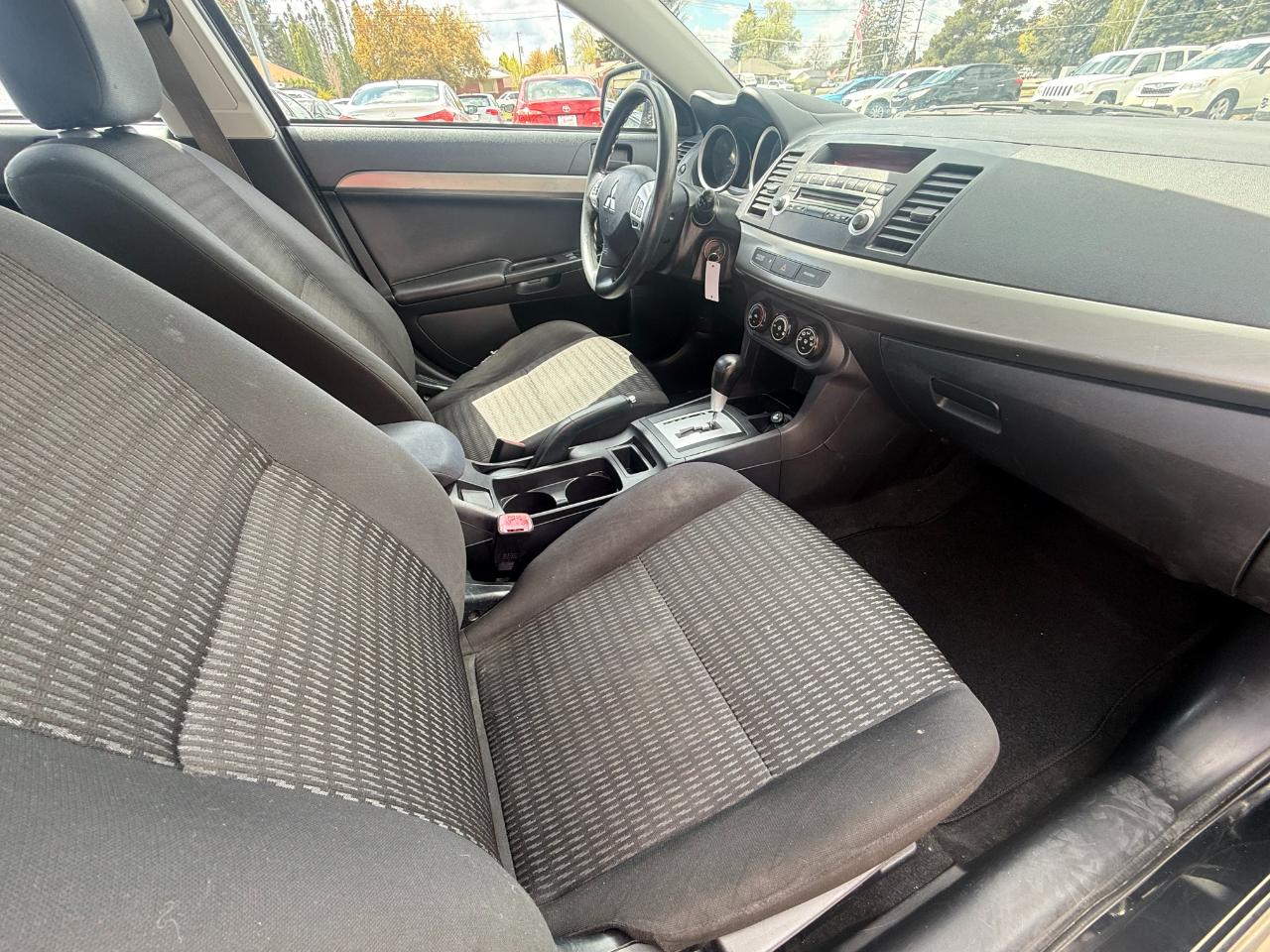 Mitsubishi Lancer ES 2013