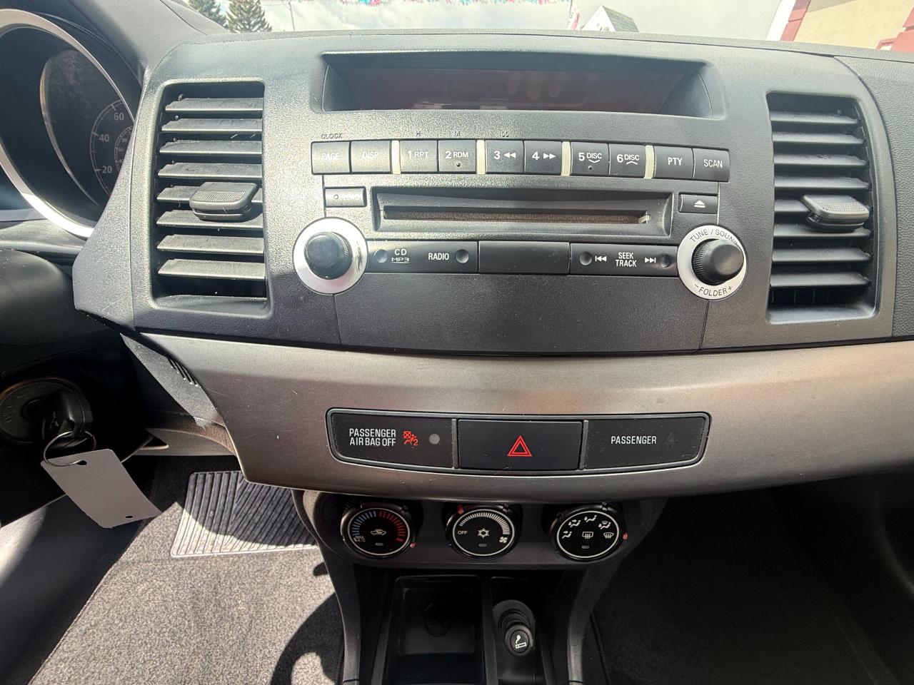 Mitsubishi Lancer ES 2013