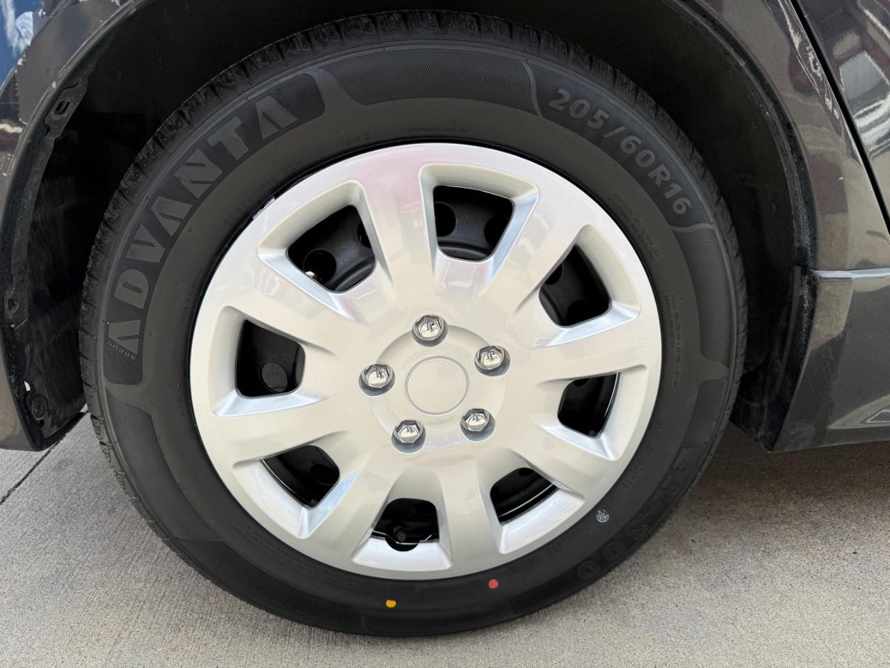 Mitsubishi Lancer ES 2013