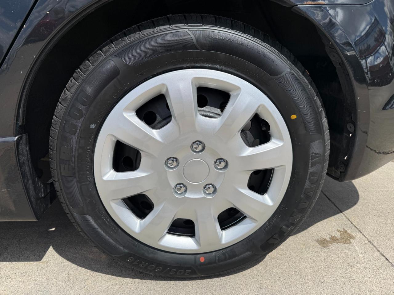 Mitsubishi Lancer ES 2013