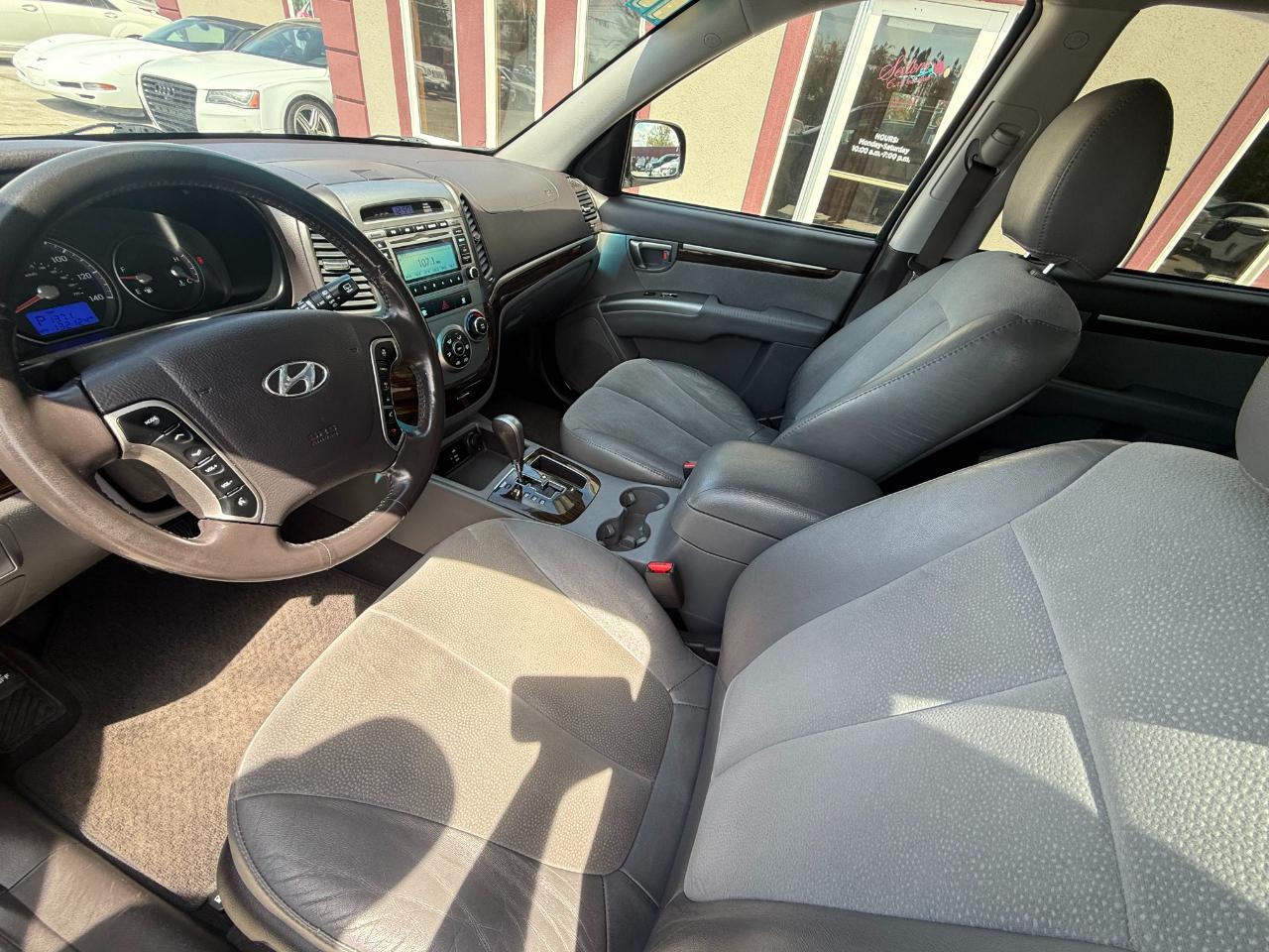 Hyundai Santa Fe SE 2011