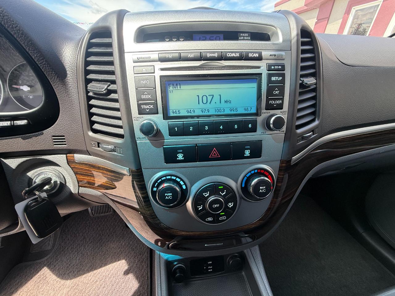 Hyundai Santa Fe SE 2011