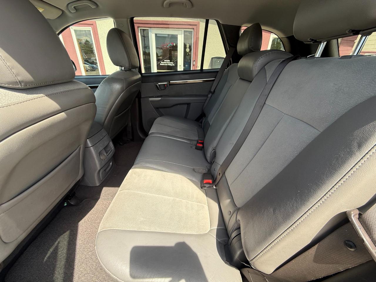 Hyundai Santa Fe SE 2011