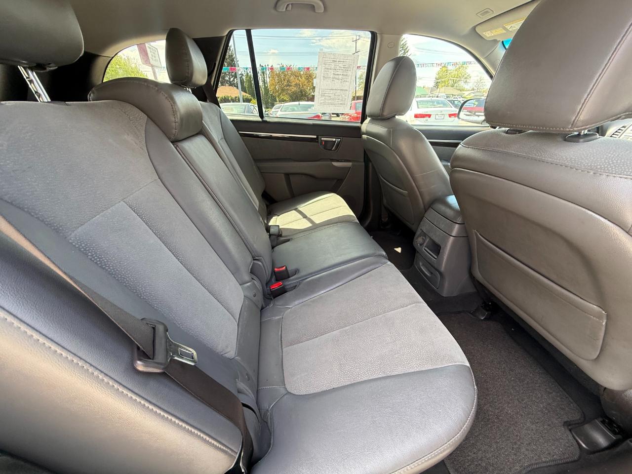 Hyundai Santa Fe SE 2011