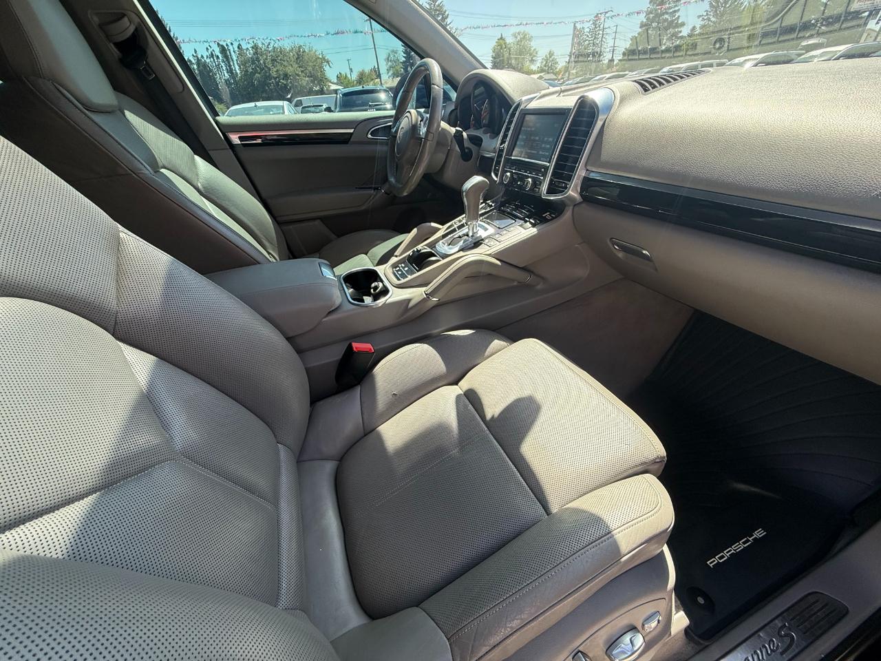 Porsche Cayenne S 2011