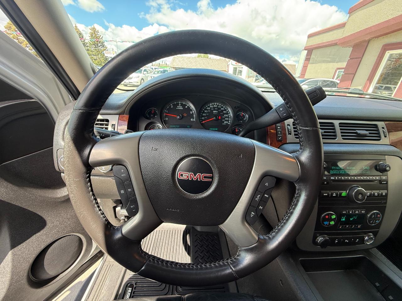 GMC Yukon XL 1500 SLT 2013