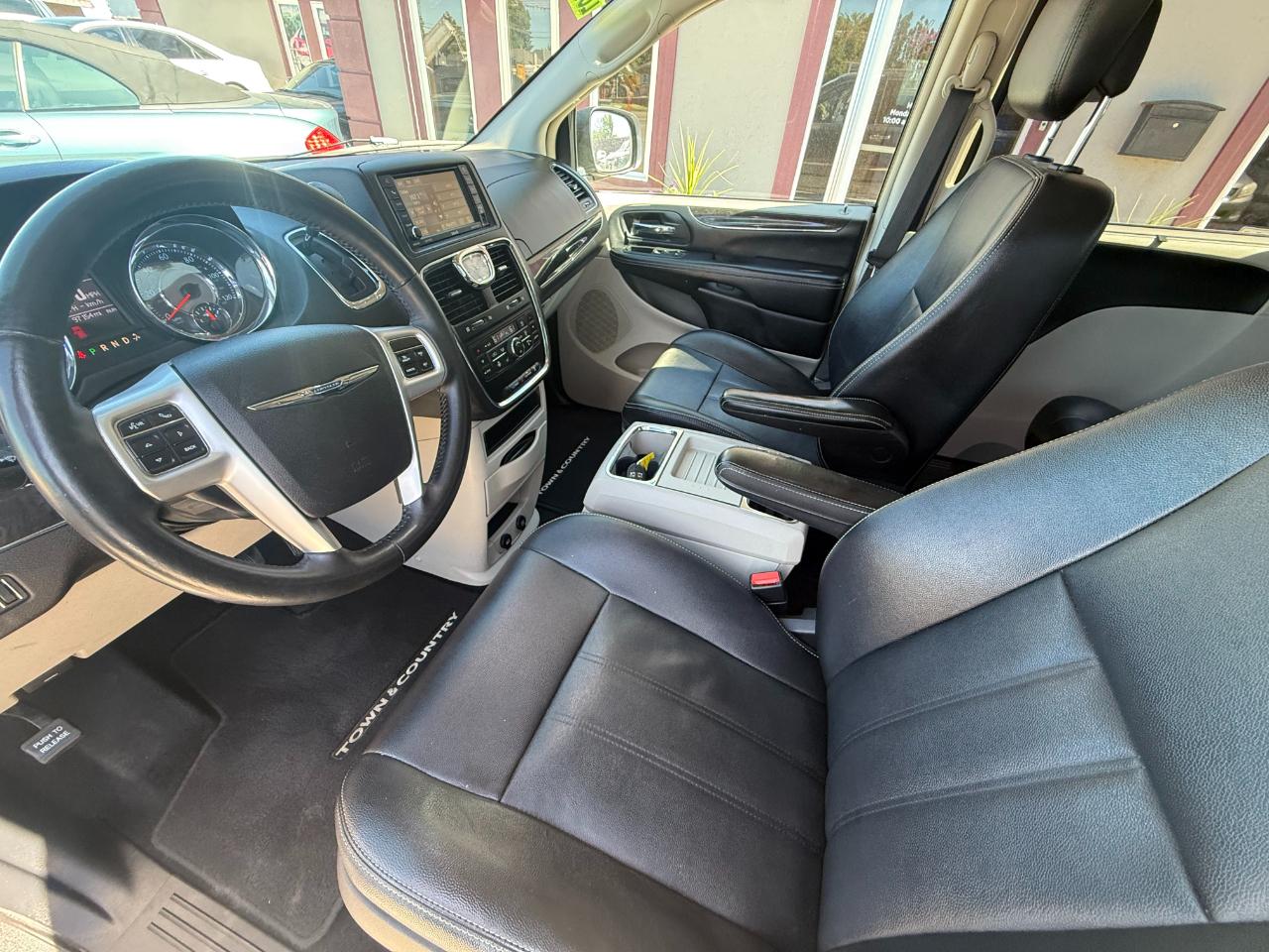 Chrysler Town & Country Touring 2016