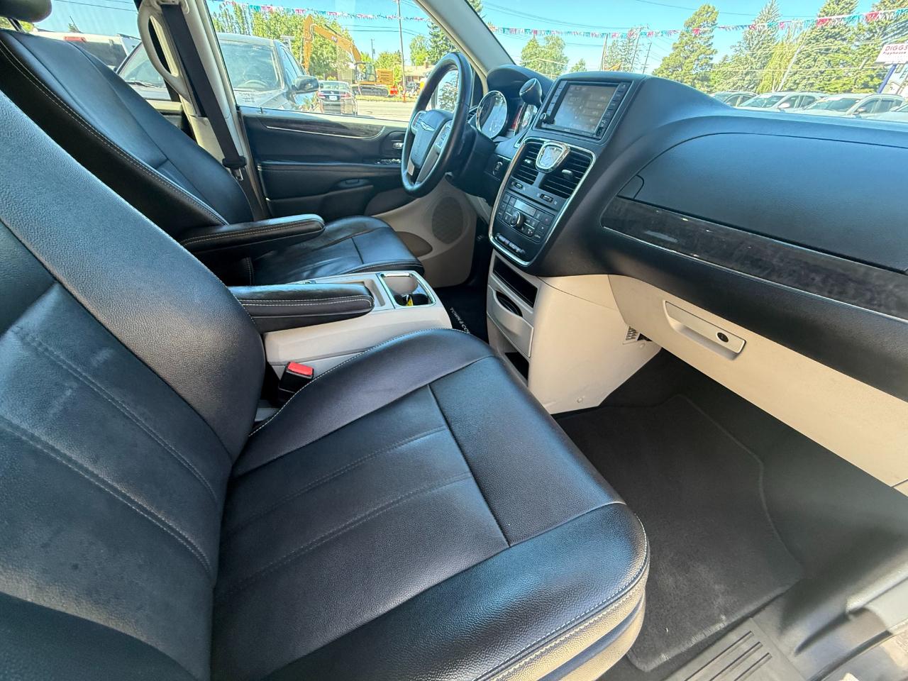 Chrysler Town & Country Touring 2016