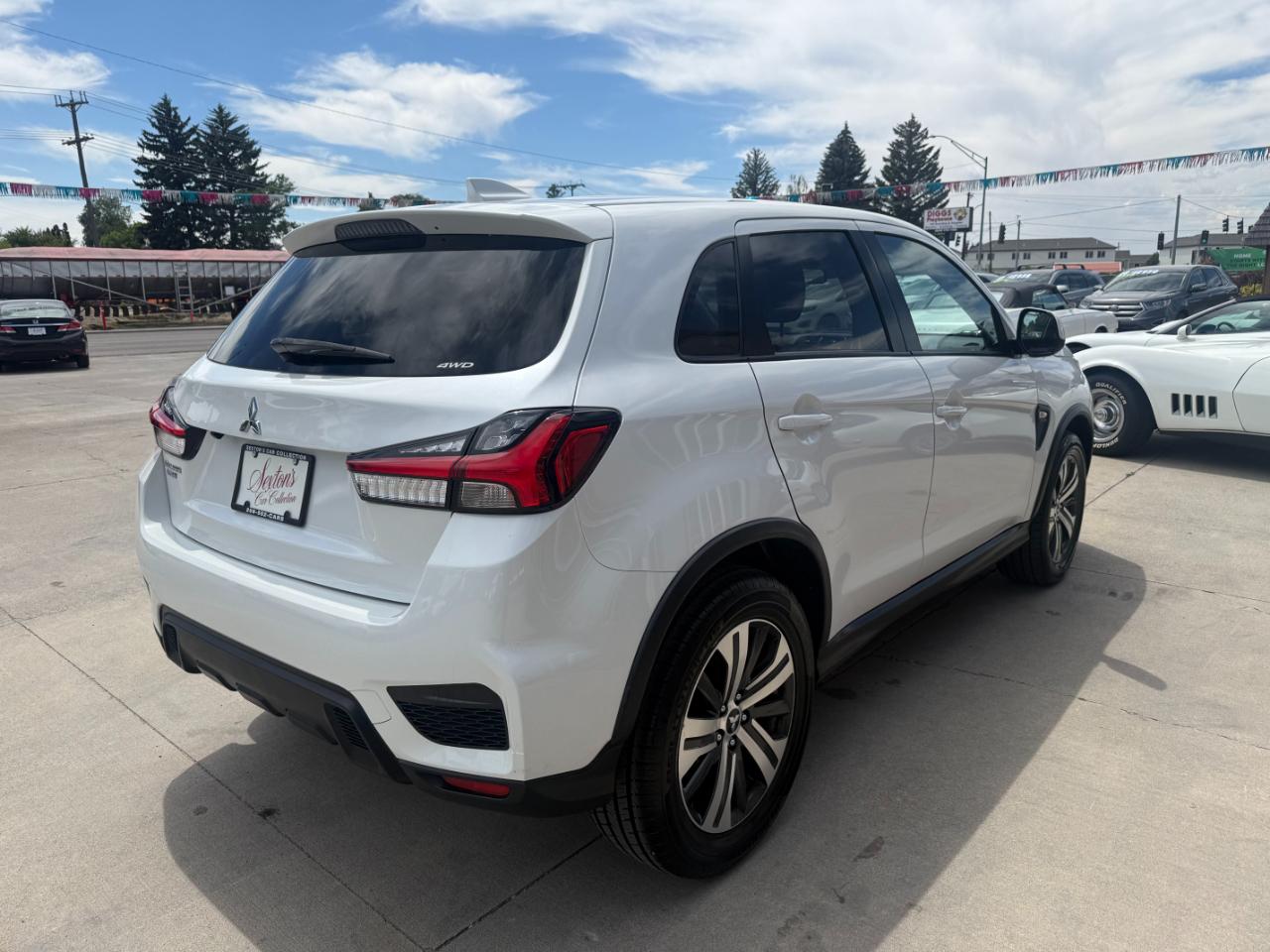 Mitsubishi Outlander Sport  2020