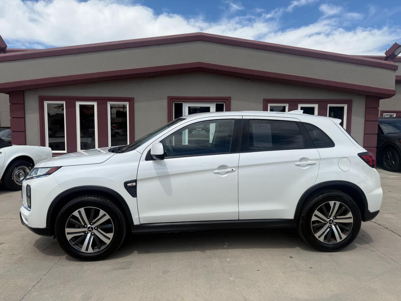 Mitsubishi Outlander Sport  2020