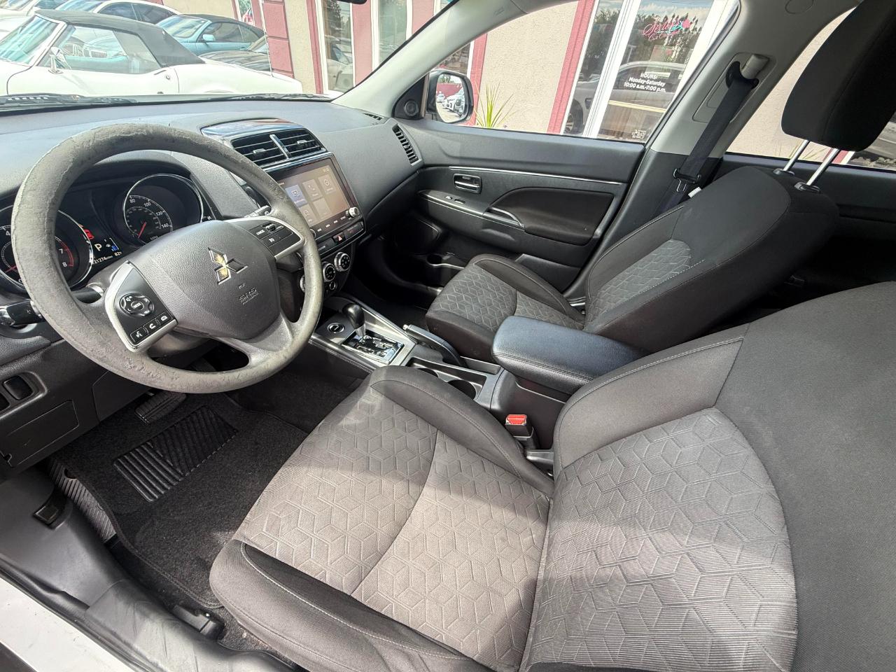 Mitsubishi Outlander Sport  2020