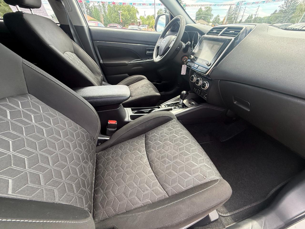 Mitsubishi Outlander Sport  2020