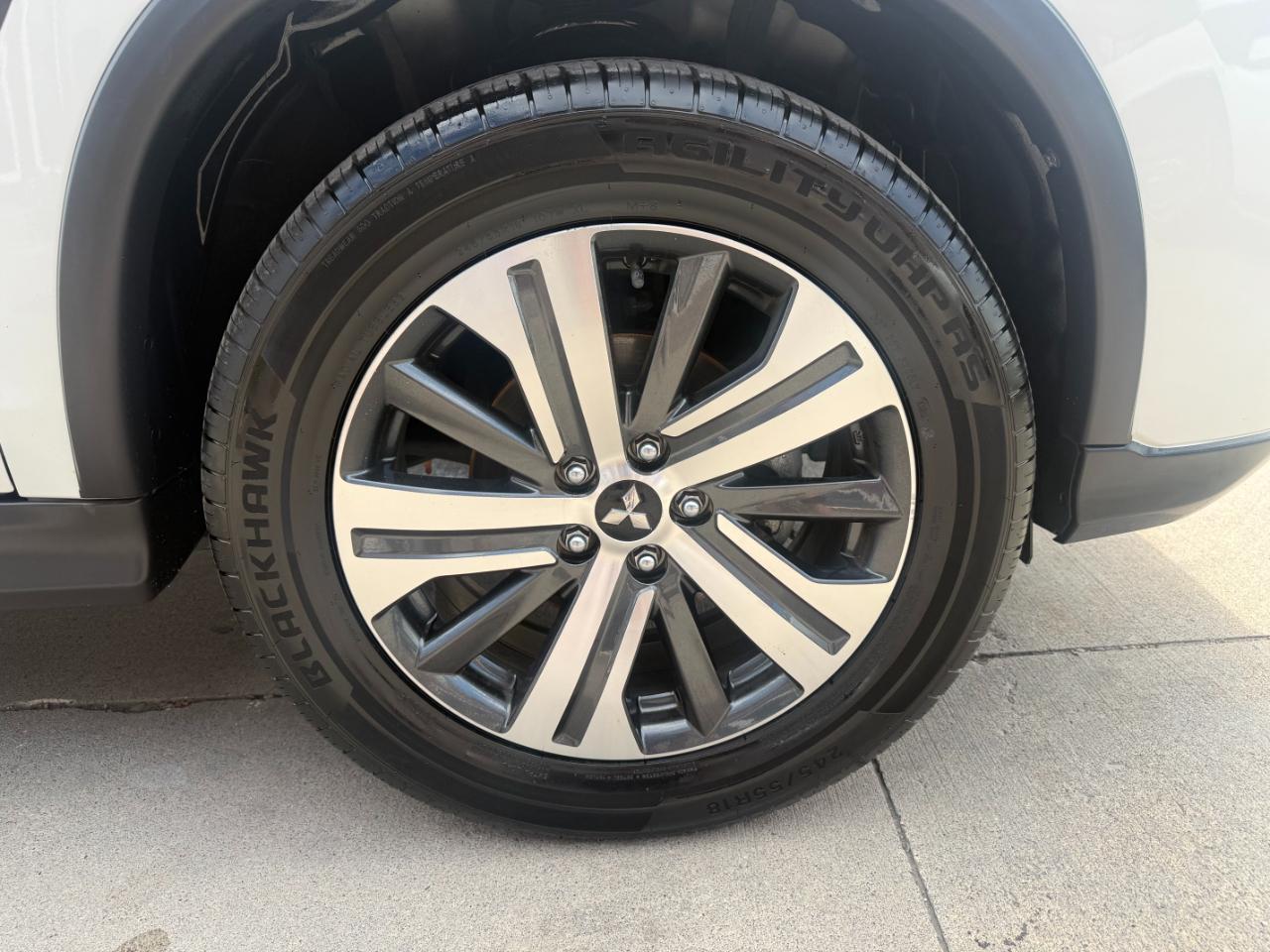 Mitsubishi Outlander Sport  2020