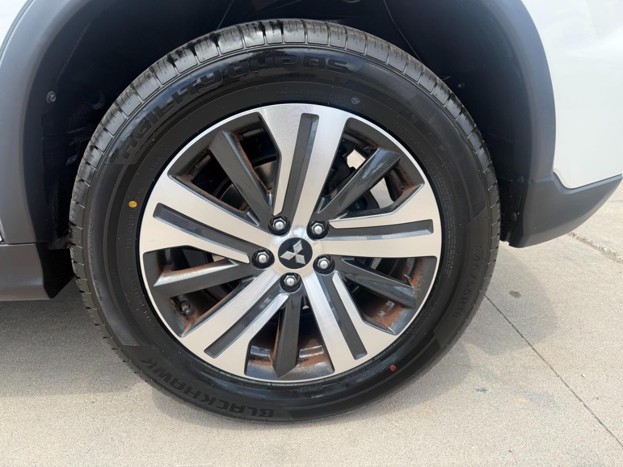 Mitsubishi Outlander Sport  2020