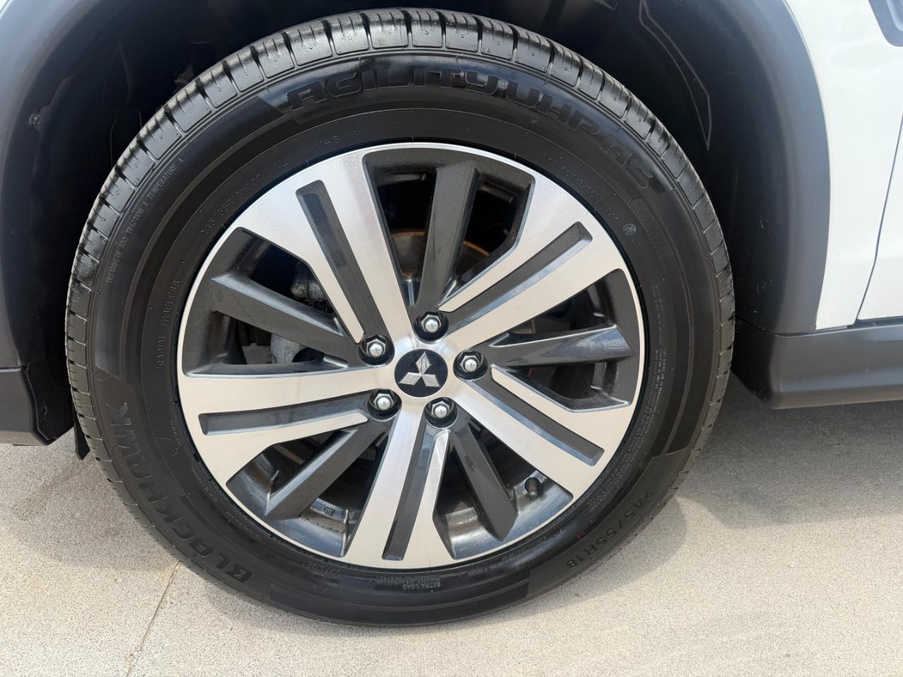 Mitsubishi Outlander Sport  2020