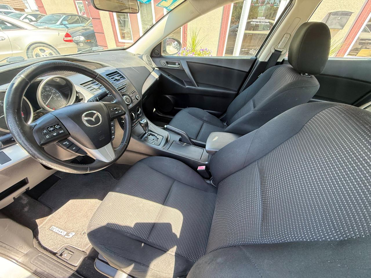 Mazda MAZDA3 i 2012