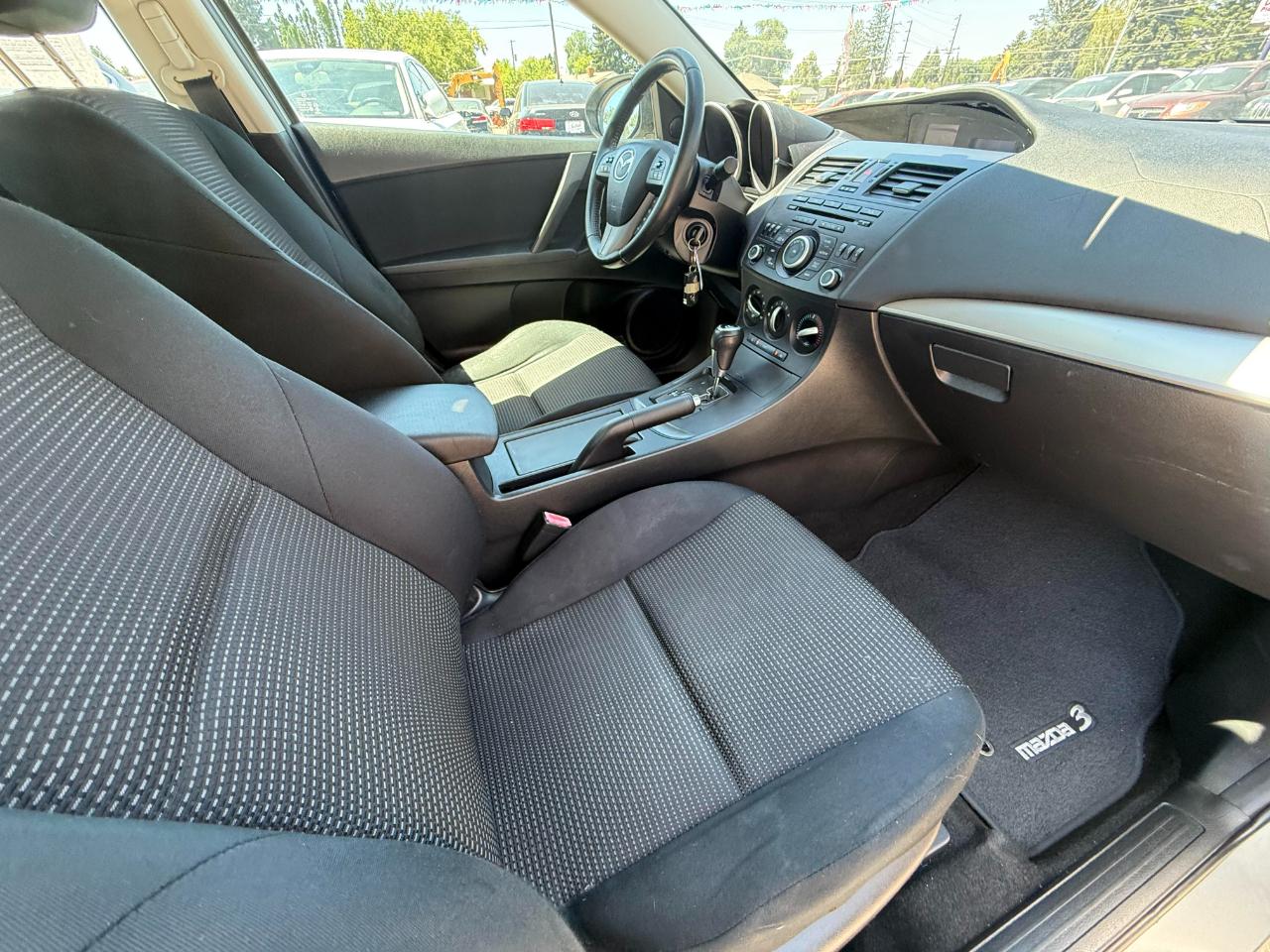 Mazda MAZDA3 i 2012