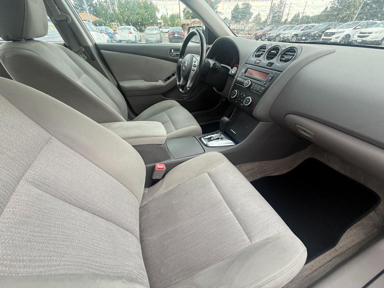 Nissan Altima Base 2010